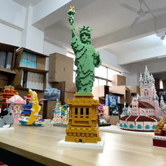 Statue of Liberty Building Block Model: Exquisitely Detailed Replica, Engaging DIY Assembly, Perfect Gift & Decor